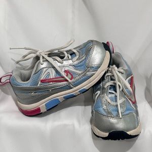 Nike toddler size 7.5 rare 2008